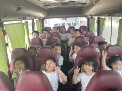 Cùng tham quan trường tiểu học