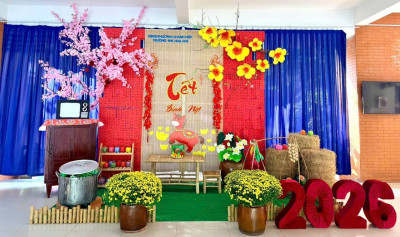 KHÂU CHUẨN BỊ TRANG TRÍ TẾT Ở TRƯỜNG MẦM NON – KHI MÙA XUÂN BẮT ĐẦU TỪ NỤ CƯỜI TRẺ THƠ