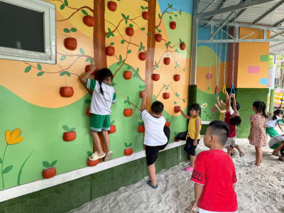 Những ngày đầu năm học mới, Trường Mầm non Hoa Sen lại rộn ràng tiếng cười nói của các bé khối Lá 👦👧. Sau kỳ nghỉ hè, các con trở lại trường trong niềm háo hức xen lẫn đôi chút bỡ ngỡ 😊.