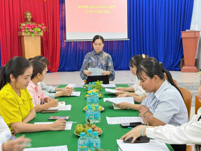 TRƯỜNG MN HOA SEN TỔ CHỨC HỘI NGHỊ KIỂM ĐIỂM, ĐÁNH GIÁ, XẾP LOẠI CHẤT LƯỢNG TỔ CHỨC ĐẢNG VÀ ĐẢNG VIÊN NĂM 2025