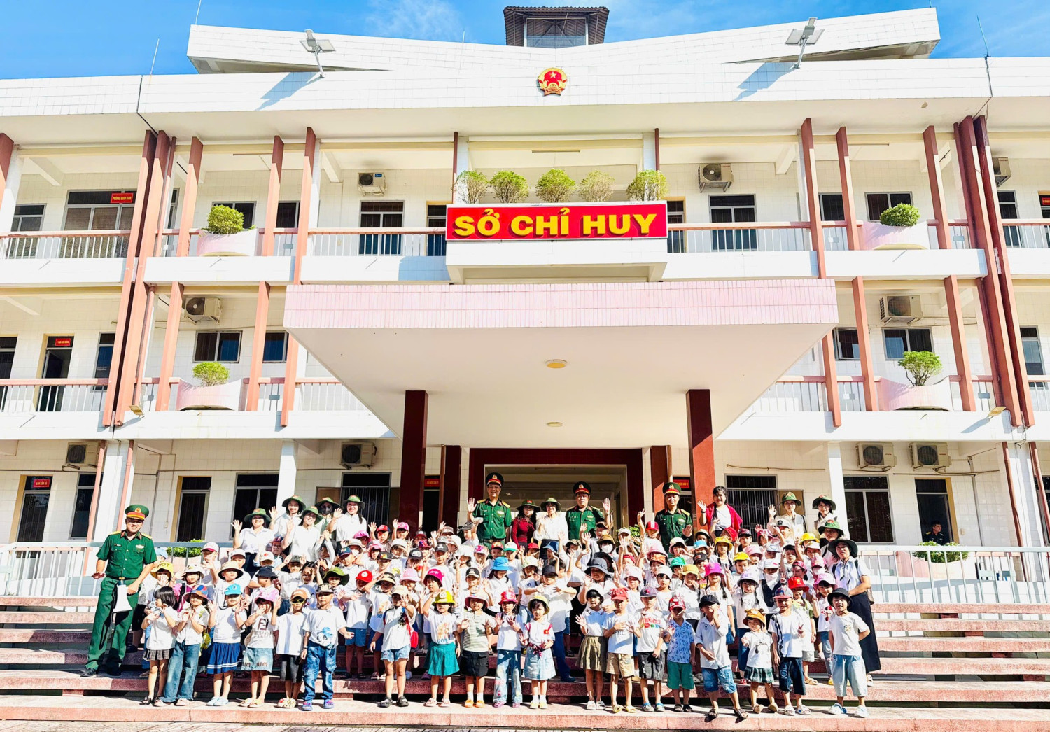 TRẢI NGHIỆM MỘT NGÀY EM LÀ "CHIẾN SĨ TÍ HON"