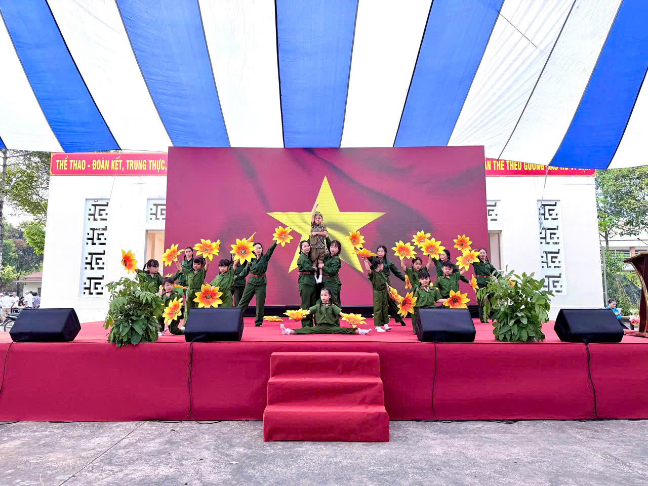 *🌸✨ TRƯỜNG MẦM NON HOA SEN RỰC RỠ SẮC MÀU TẠI LỄ KHAI MẠC HỘI THI GÓI – NẤU BÁNH CHƯNG VÀ GIẢI BÓNG ĐÁ TỨ HÙNG ✨🌸**